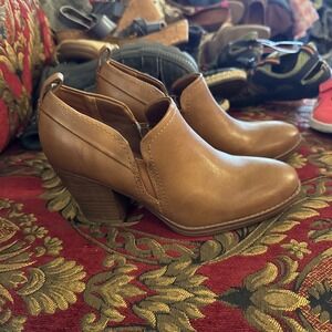 BareTraps Ankle Boots Size 6 Tan Block Heel Cushioned Insole Lightweight